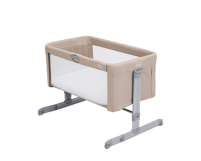美國 Graco SWEET2SLEEP™ 床邊伴睡嬰兒床 - 燕麥 (初生 ~ 6個月 / 9kg) 輕鬆單手操作上落床欄 | 收納袋方便收藏/攜帶