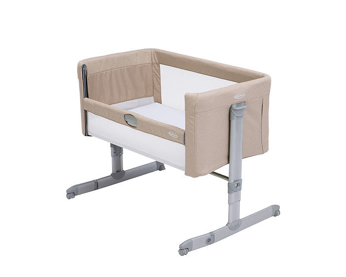 美國 Graco SWEET2SLEEP™ 床邊伴睡嬰兒床 - 燕麥 (初生 ~ 6個月 / 9kg) 輕鬆單手操作上落床欄 | 收納袋方便收藏/攜帶