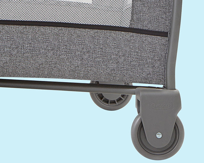 美國 Graco Contour® Electra 安撫遊戲床連更換台 - 空中漫遊 (初生 ~ 3歲 / 15kg) 簡單按鍵收摺設計 | 收納袋方便攜帶