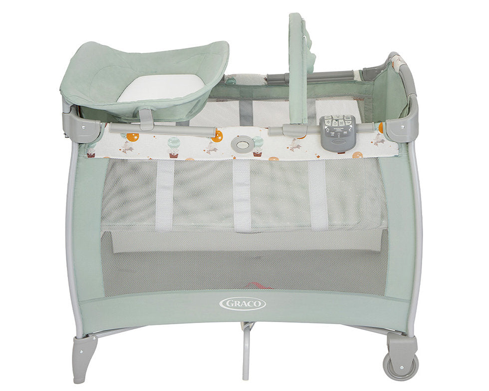 美國 Graco Contour® Electra 安撫遊戲床連更換台 - 空中漫遊 (初生 ~ 3歲 / 15kg) 簡單按鍵收摺設計 | 收納袋方便攜帶