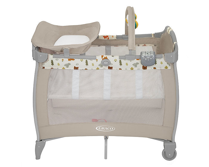 美國 Graco Contour® Electra 安撫遊戲床連更換台 - 自然足印 (初生 ~ 3歲 / 15kg) 簡單按鍵收摺設計 | 收納袋方便攜帶