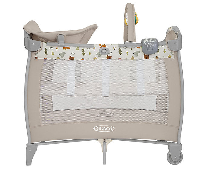 美國 Graco Contour® Electra 安撫遊戲床連更換台 - 自然足印 (初生 ~ 3歲 / 15kg) 簡單按鍵收摺設計 | 收納袋方便攜帶