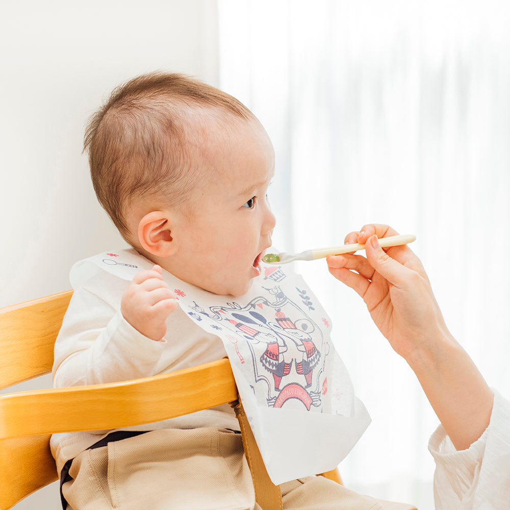 Pigeon Baby Disposable Aprons 10 Pieces (5 Months - 3 Years Old) Made in Japan
