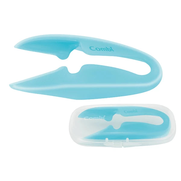Japan Combi Baby Label Food Scissors (Three Colors Available) for easily cutting a variety of ingredients, portable for food transport